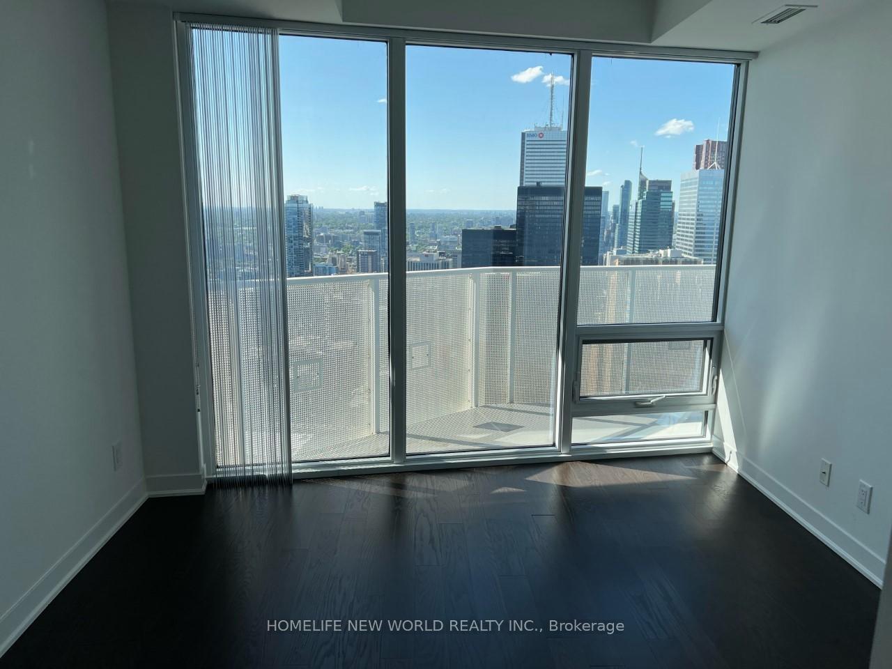 1 Bedroom Condo at 88 Harbour,  Toronto For sale