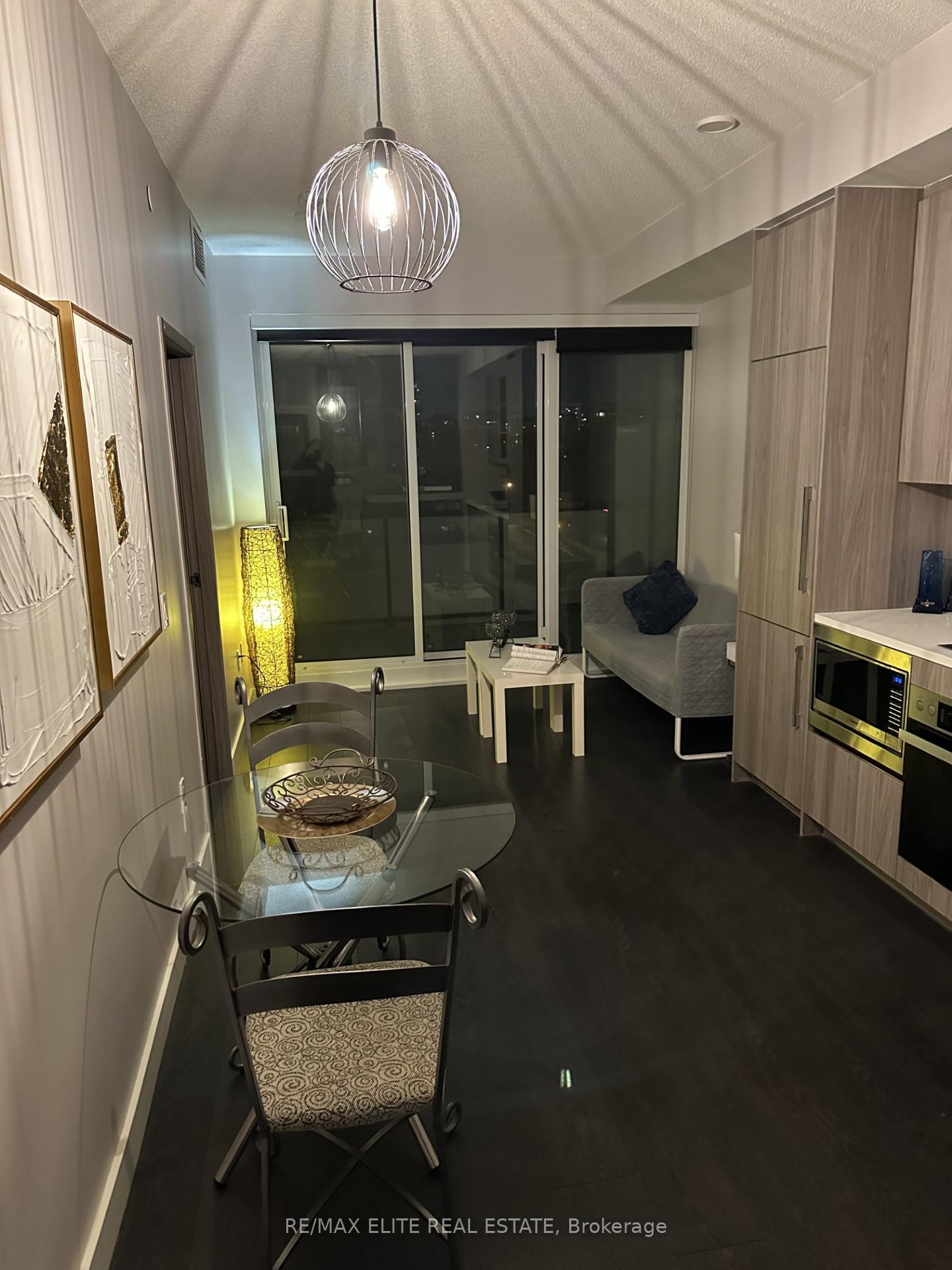 2 Bedrooms Condo at 95 Mcmahon,  Toronto For sale