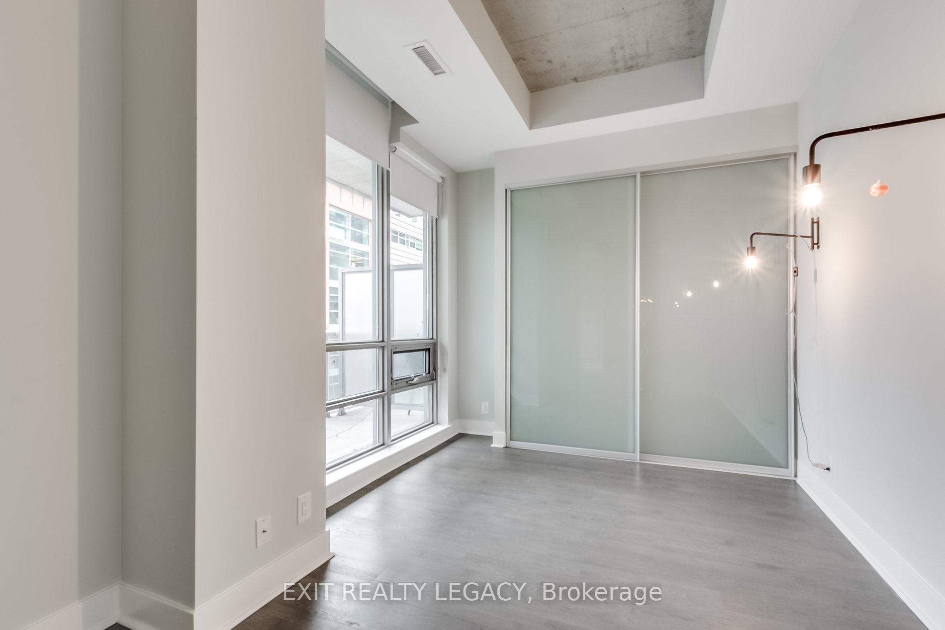 1 Bedroom Condo at 399 Adelaide,  Toronto For sale