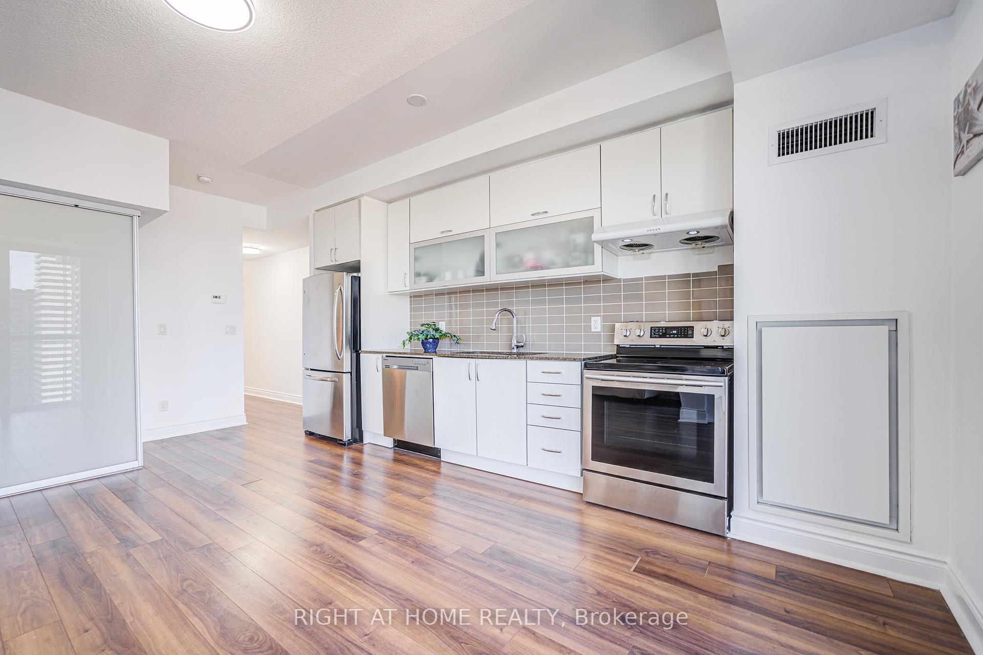 2 Bedrooms Condo at 28 Ted Rogers, Toronto For sale