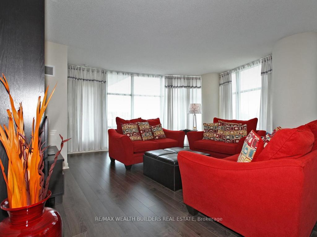 3 Bedrooms Condo at 35 Mariner,  Toronto For sale