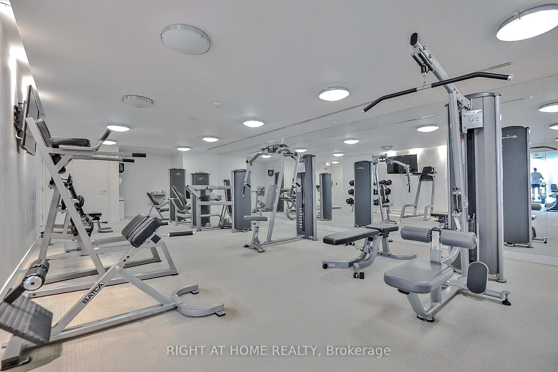 2 Bedrooms Condo at 225 Webb, Mississauga For sale