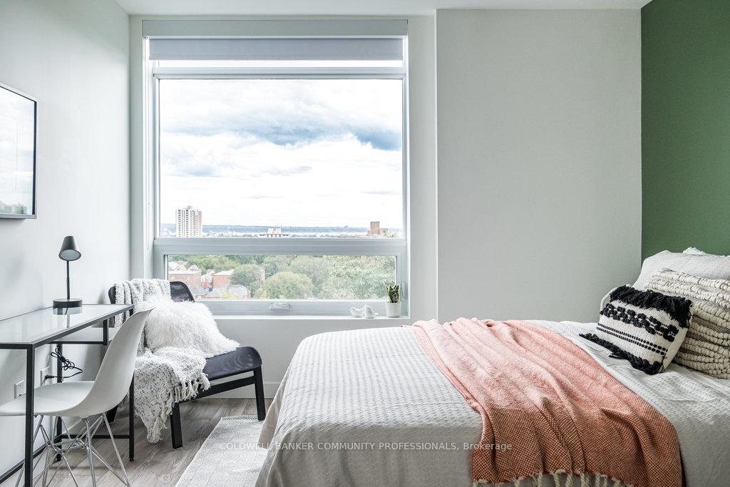 2 Bedrooms Condo at 467 Charlton, Hamilton For sale