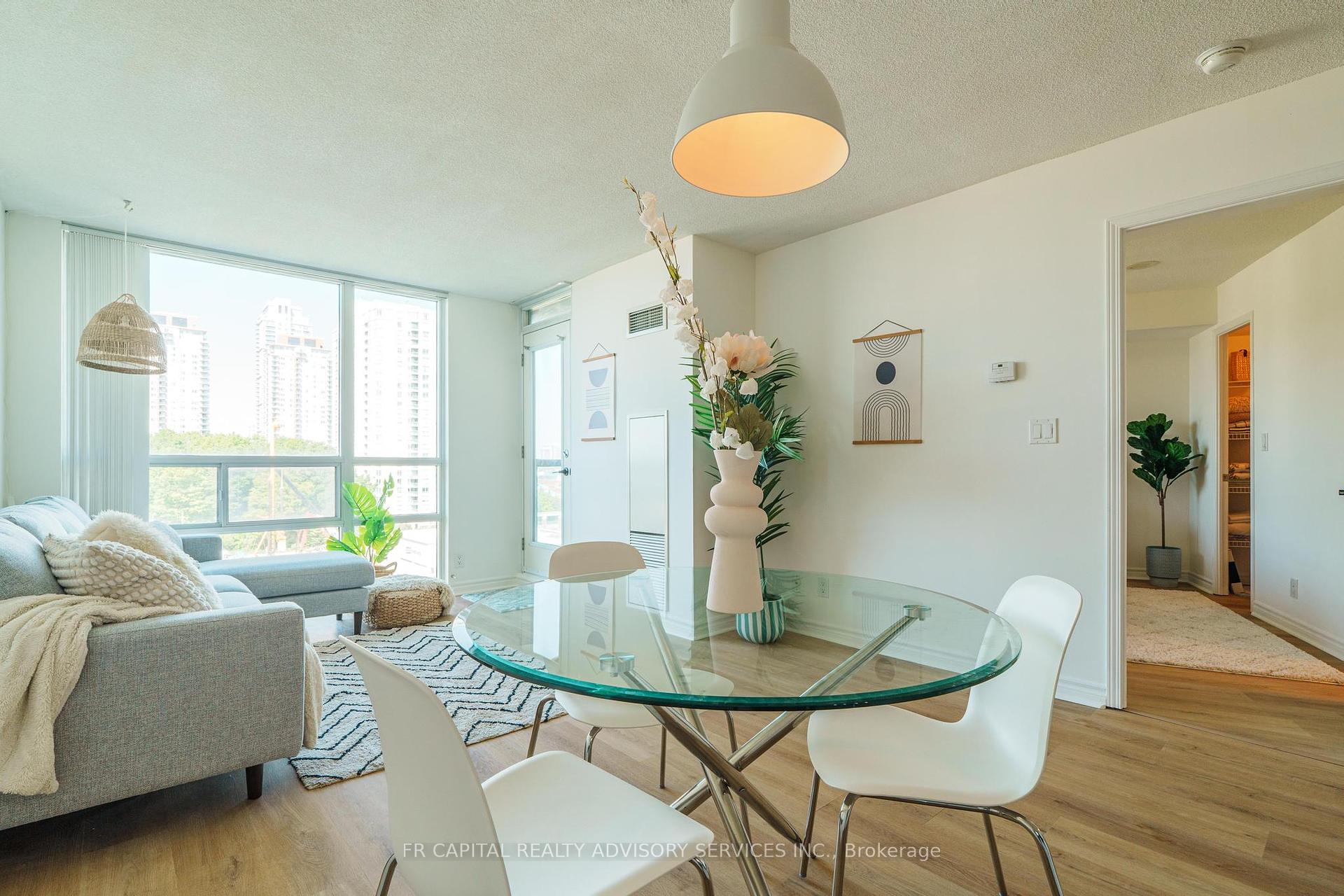 2 Bedrooms Condo at 68 Grangeway, Toronto For sale