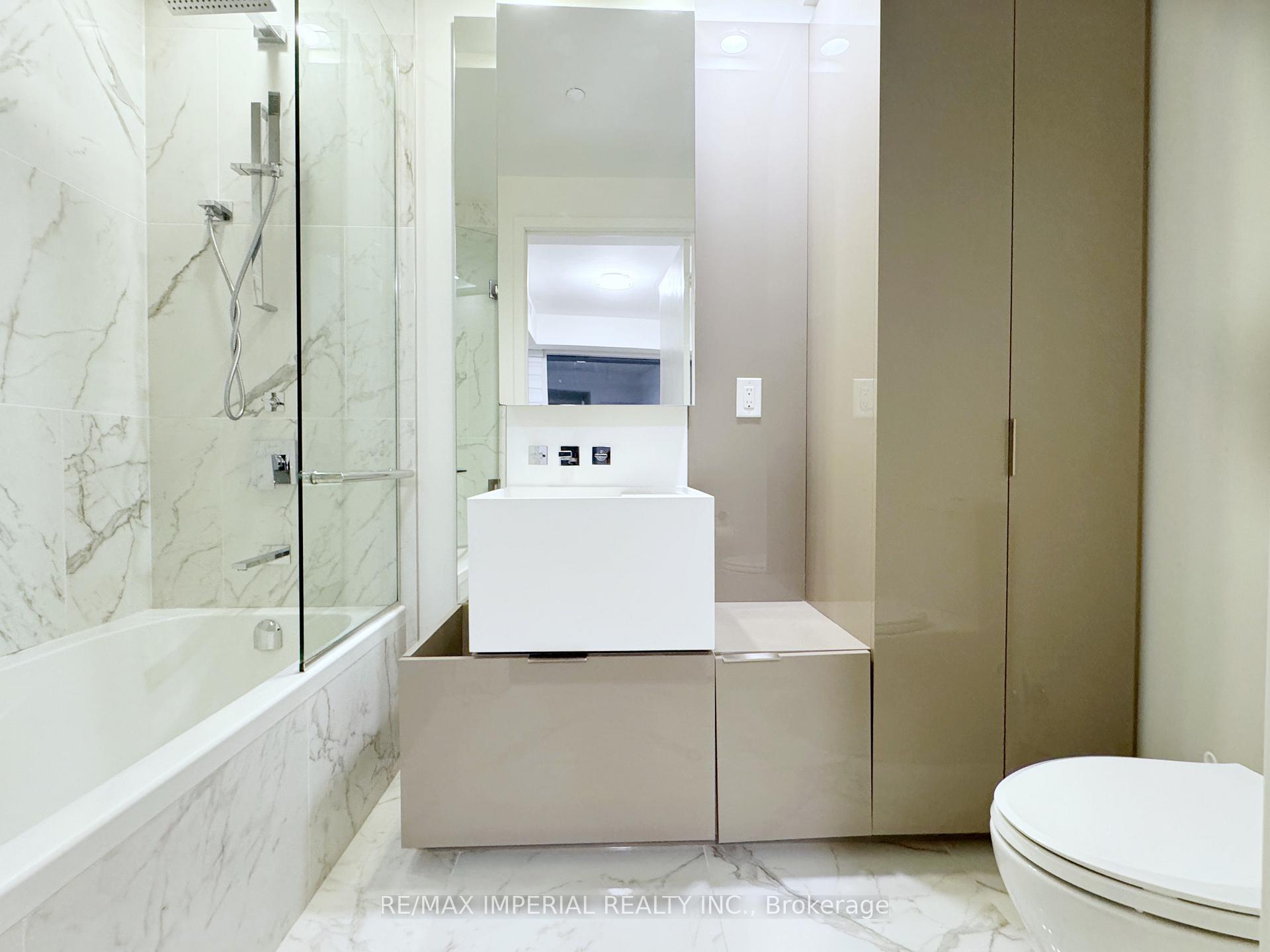 2 Bedrooms Condo at 1 Bloor, Toronto For sale