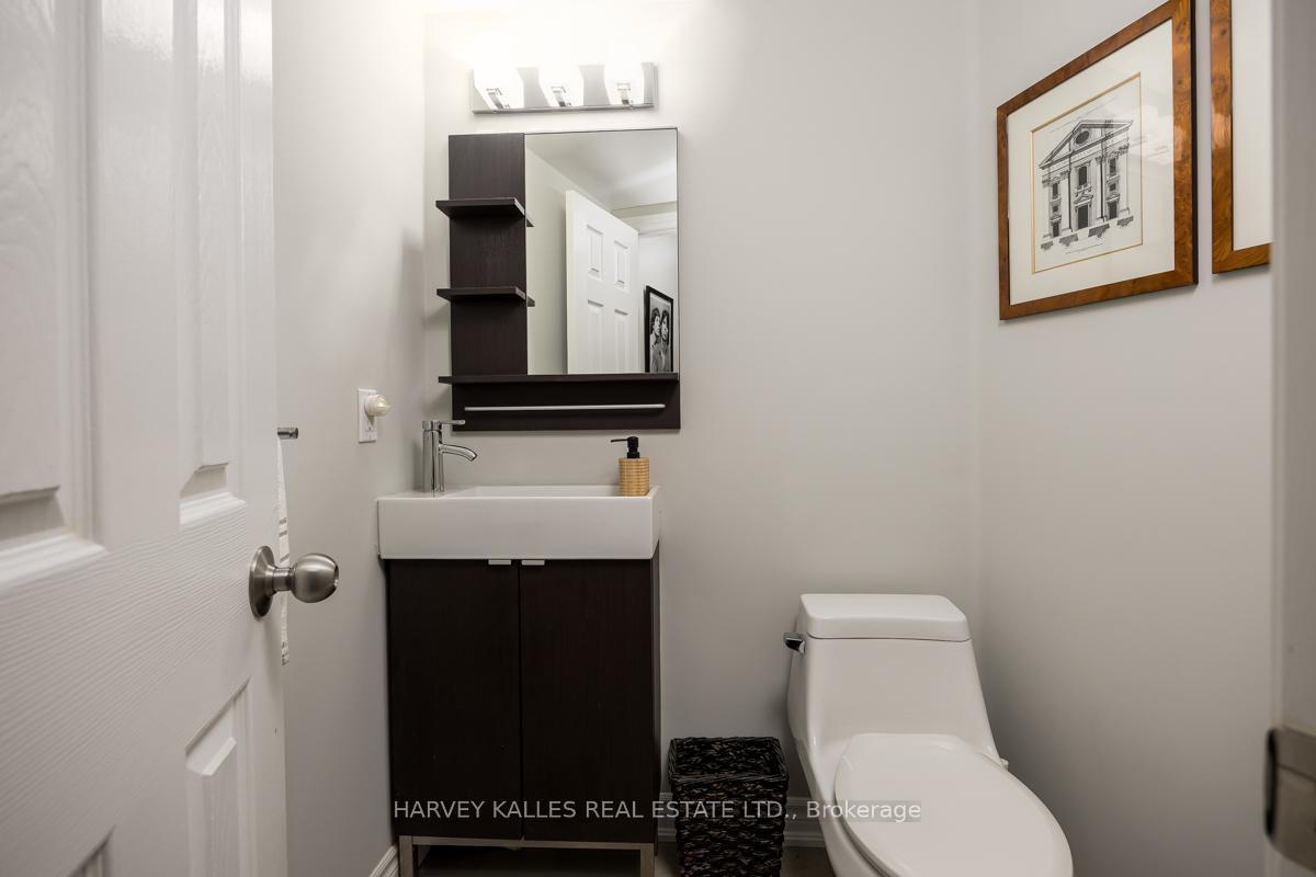 18 Clark Avenue W 64