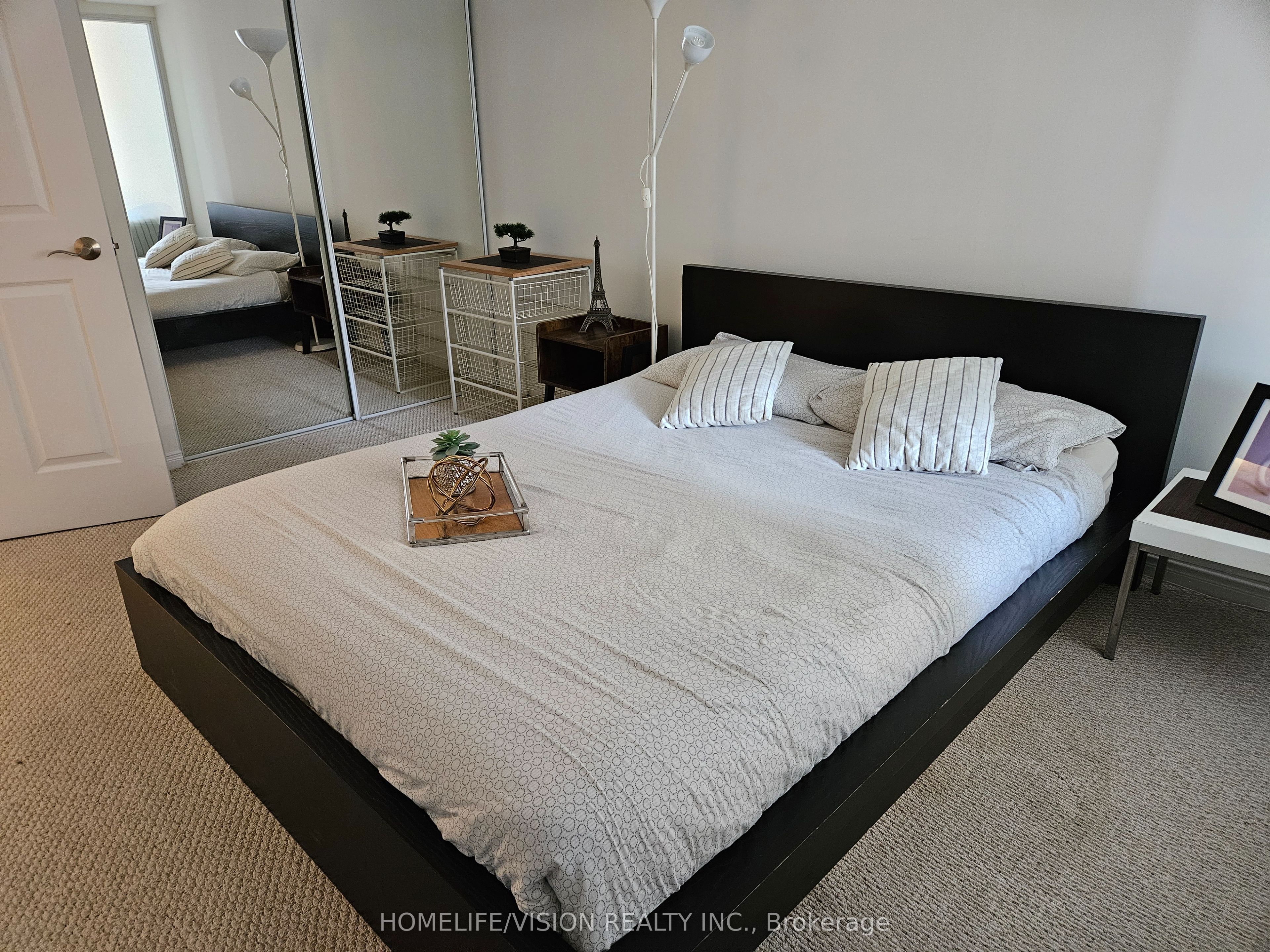 35 Finch Avenue E, #703