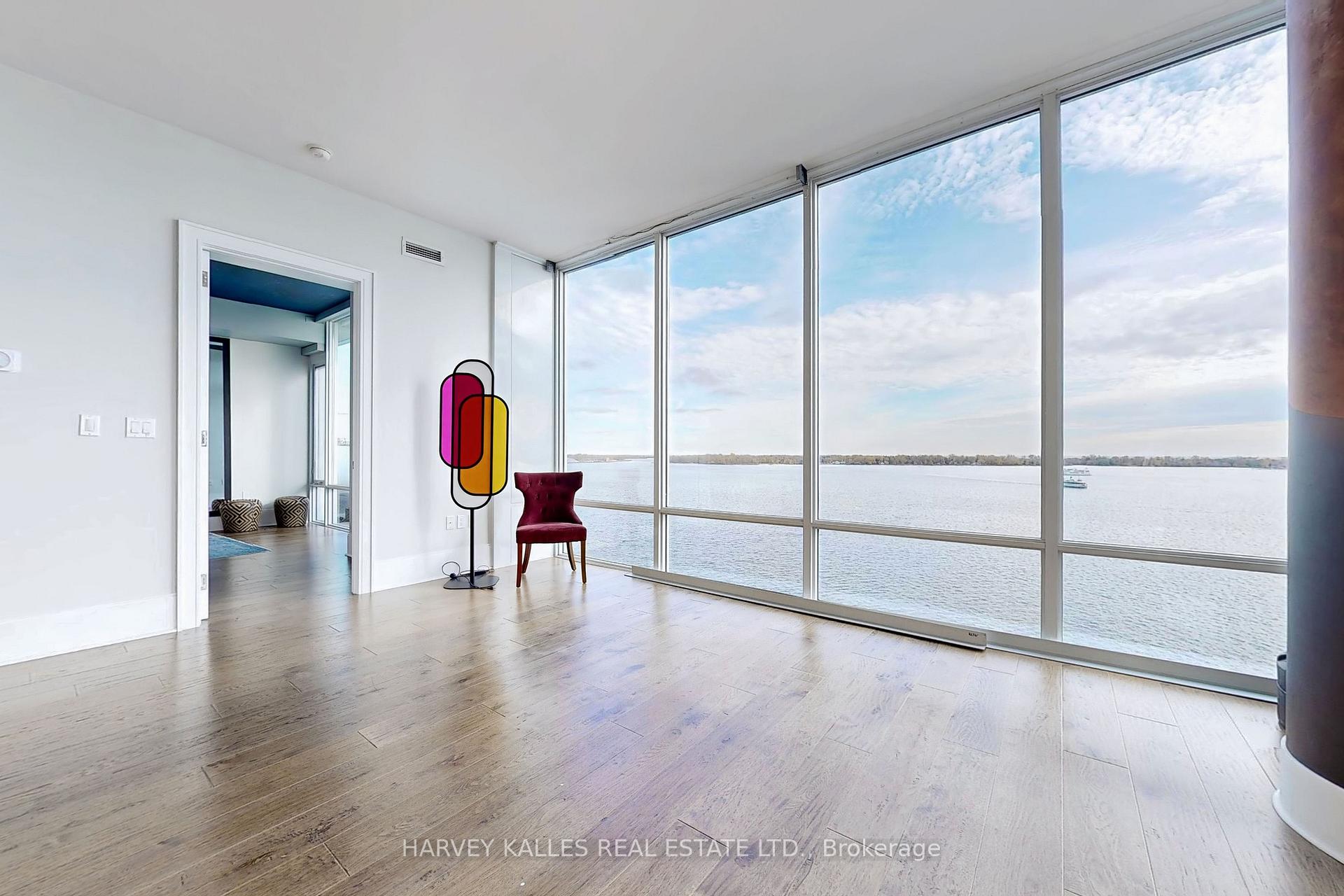 29 Queens Quay N/A E 1006