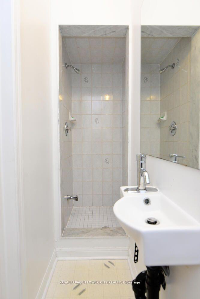 3 Bedrooms Condo at 4950 Rathkeale,  Mississauga For sale