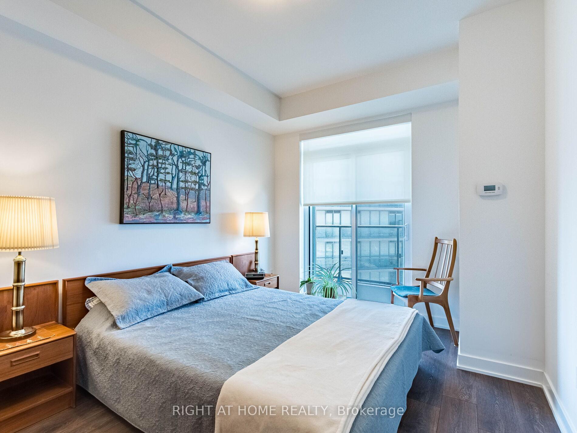3 Bedrooms Condo at 4655 Glen Erin, Mississauga For sale