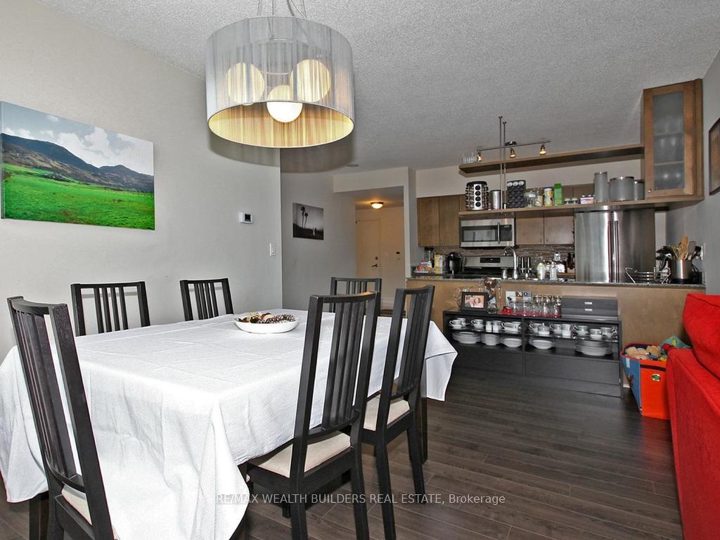 3 Bedrooms Condo at 35 Mariner,  Toronto For sale