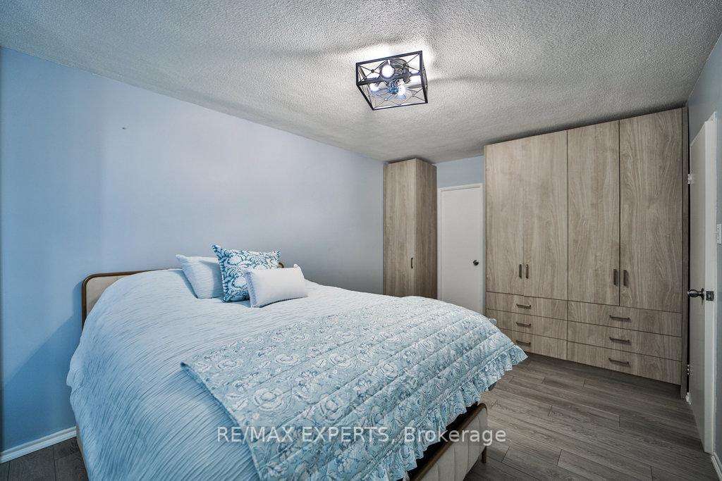 2 Bedrooms Condo at 551 The West Mall,  Toronto For sale