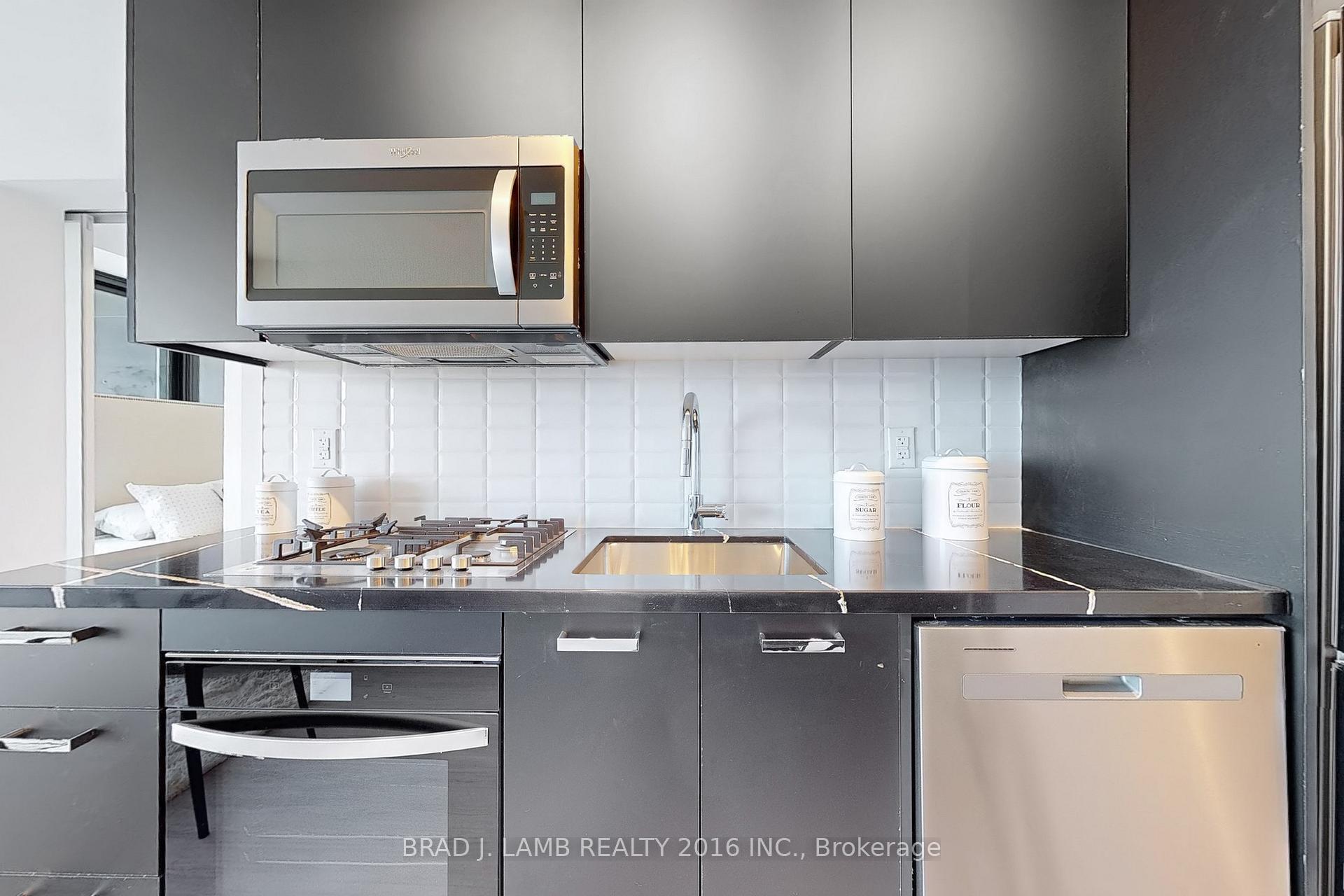 2 Bedrooms Condo at 195 McCaul, Toronto For sale