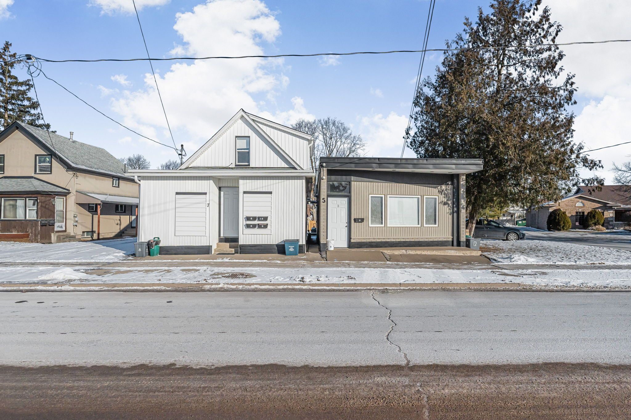 5 - 7 Broadway Avenue Welland Ontario L3C 5L2