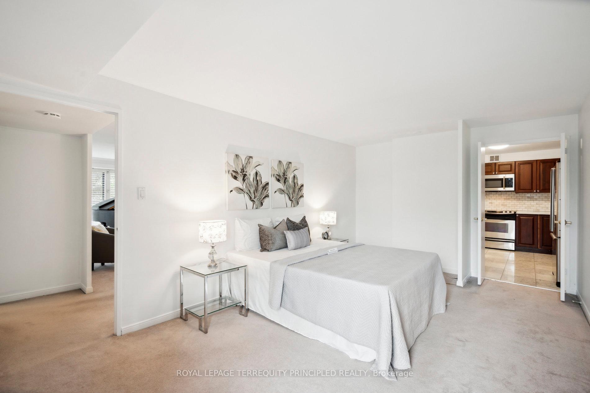 3 Bedrooms Condo at 1400 Dixie, Mississauga For sale