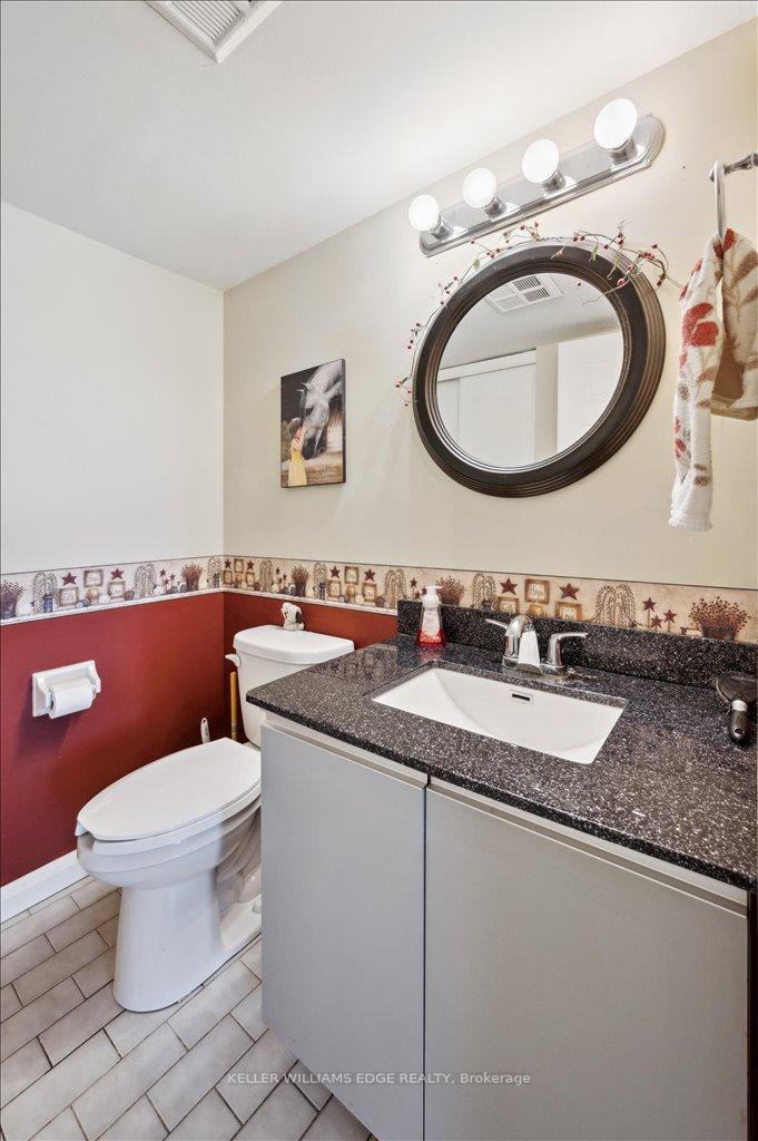 2 Bedrooms Condo at 1270 Maple Crossing, Burlington For sale