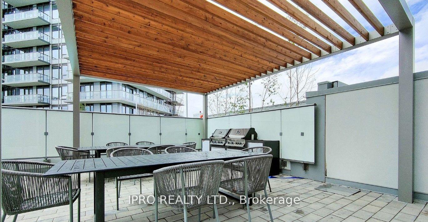 3 Bedrooms Condo at 4675 Metcalfe, Mississauga For sale