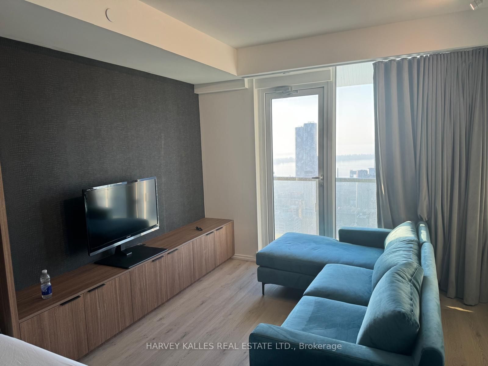 197 Yonge Street 4908