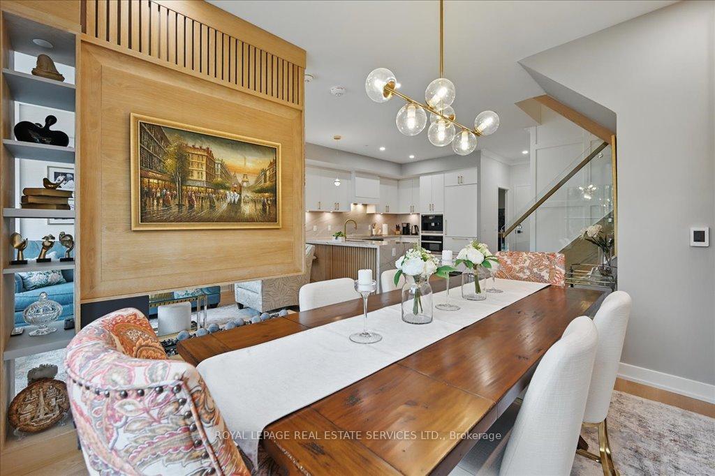 3 Bedrooms Condo at 2489 Taunton, Oakville For sale