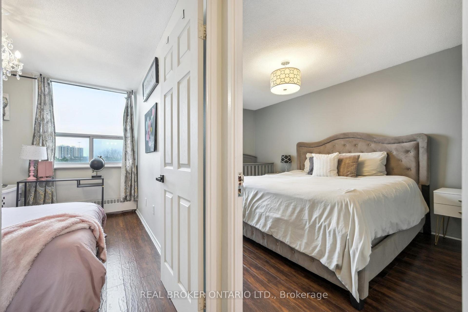 2 Bedrooms Condo at 451 The West Mall, Toronto For sale