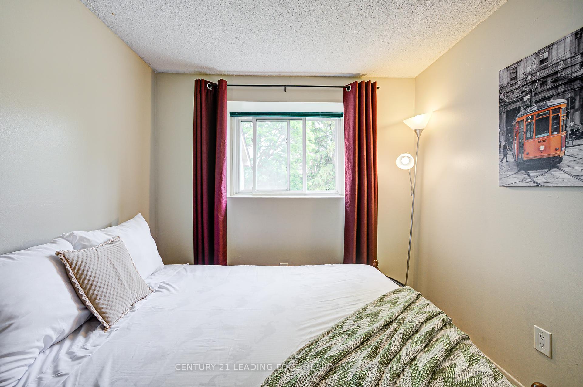 5 Bedrooms Condo at 25 Collinsgrove, Toronto For sale