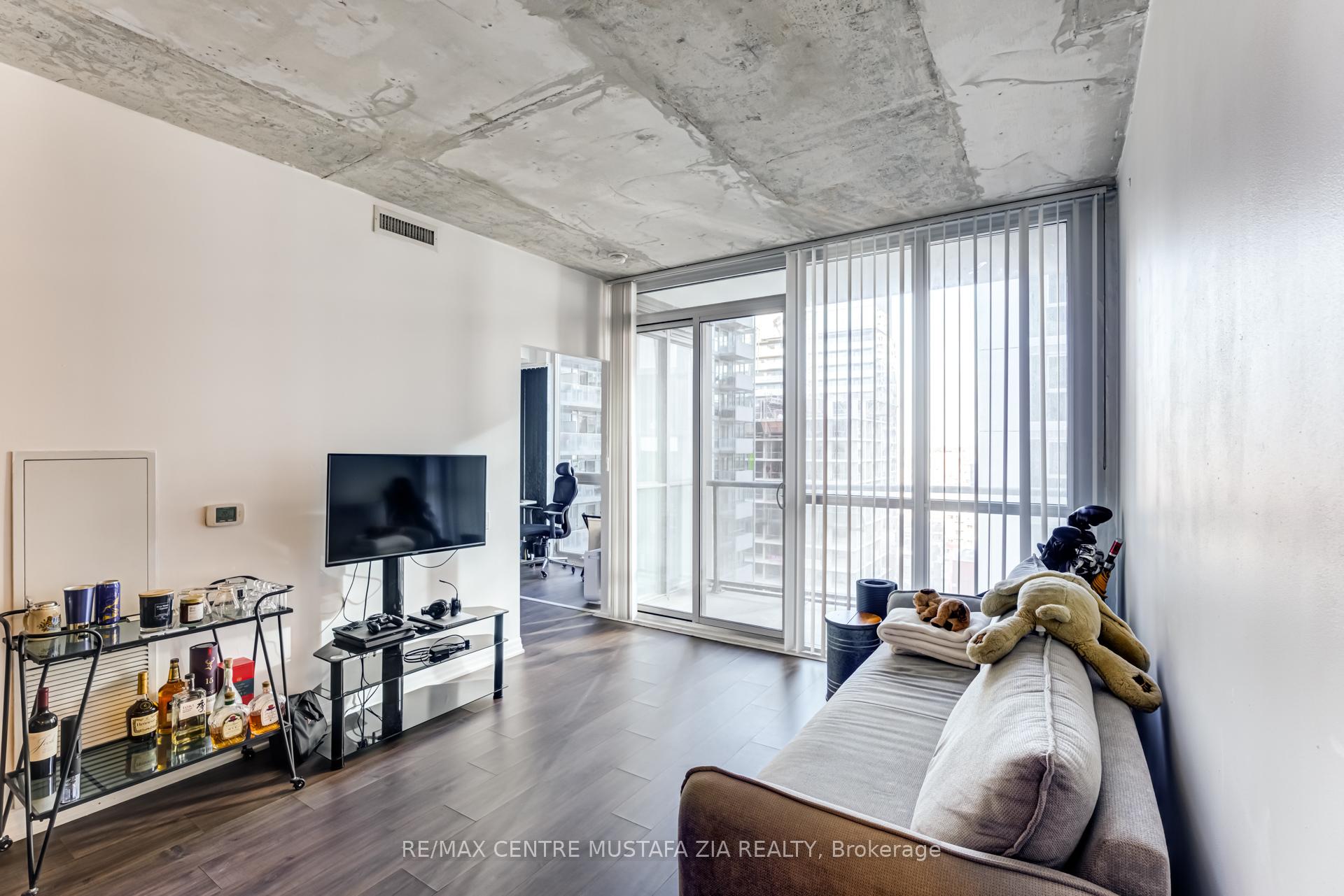 2 Bedrooms Condo at 88 Blue Jays, Toronto For sale