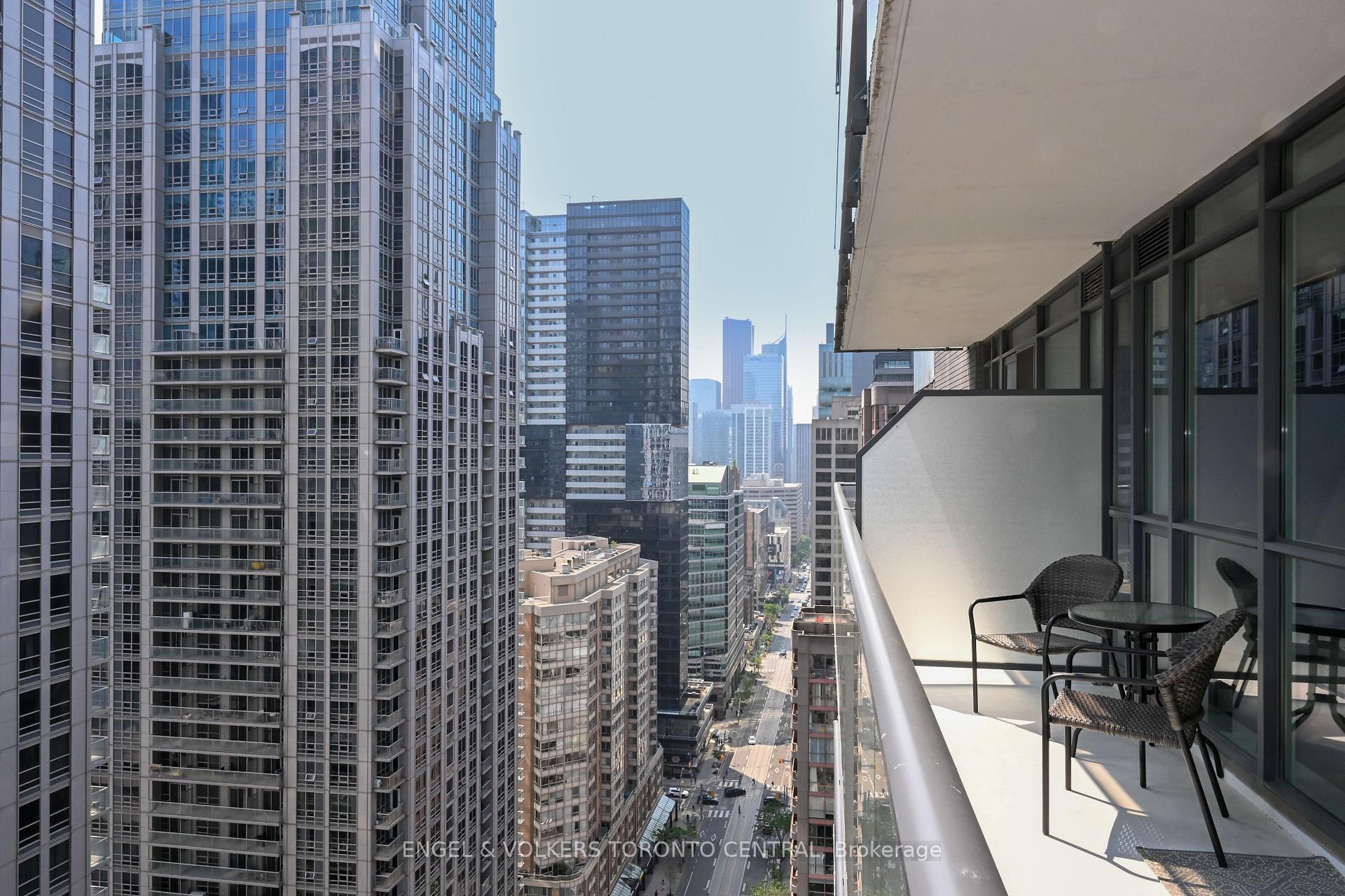 2 Bedrooms Condo at 770 Bay, Toronto For sale