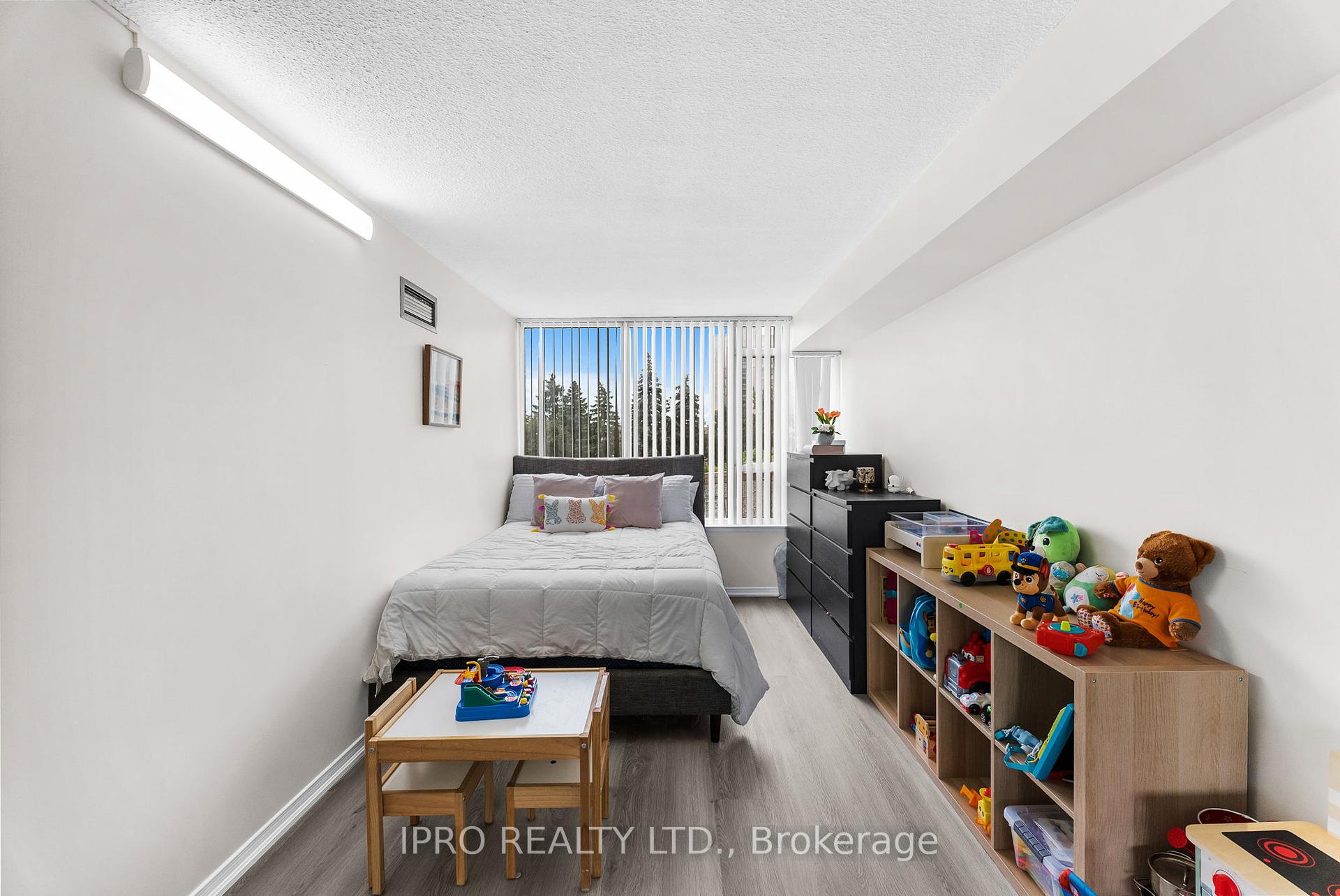 3 Bedrooms Condo at 700 Constellation, Mississauga For sale