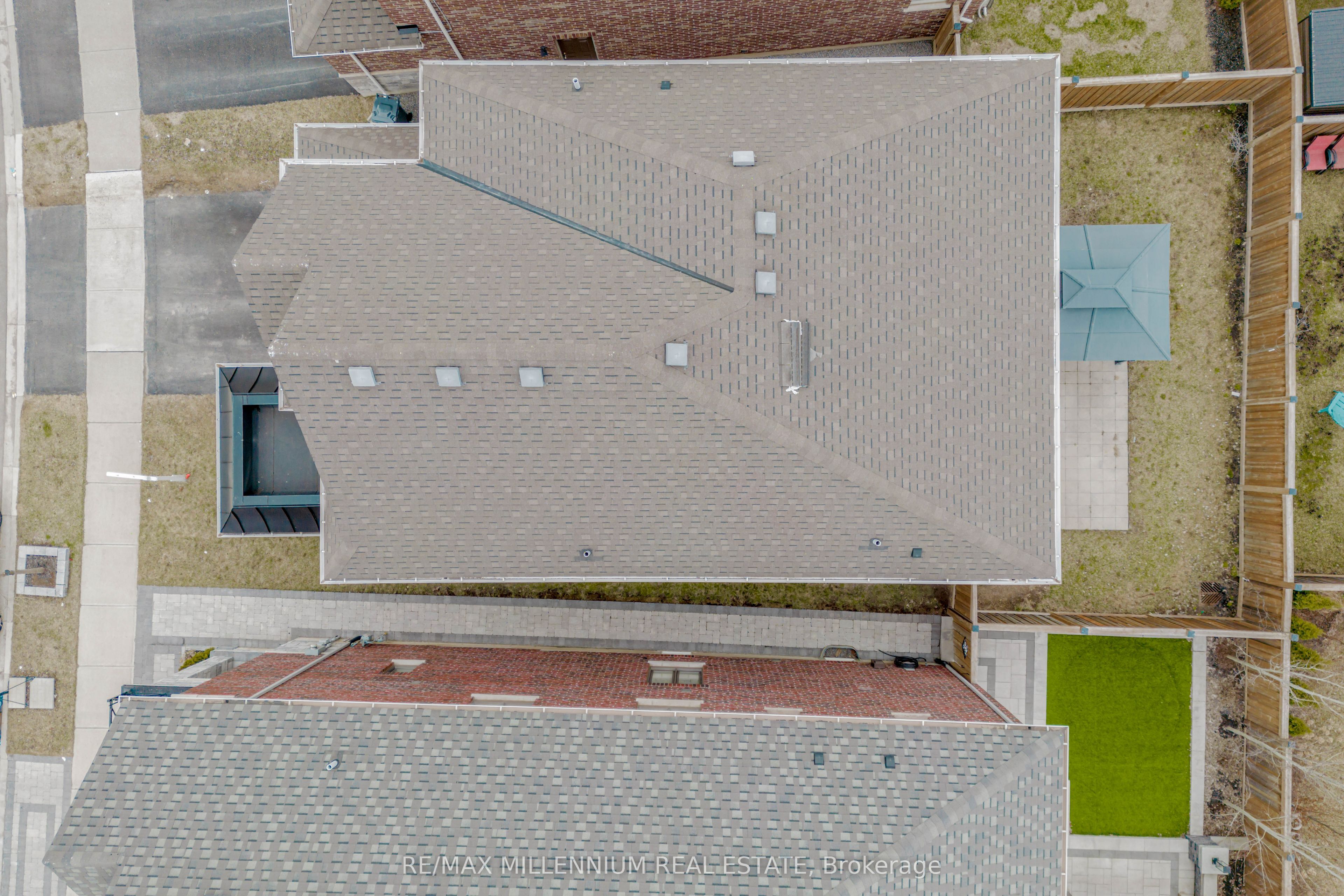1238 Bowell Crescent