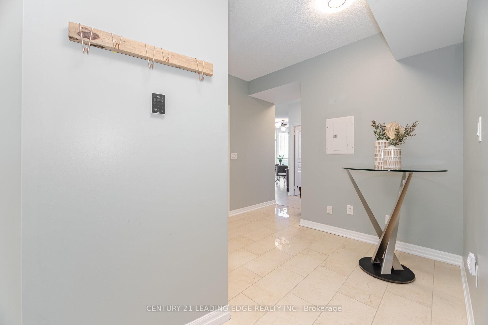 3 Bedrooms Co-op at 223 Webb, Mississauga For sale