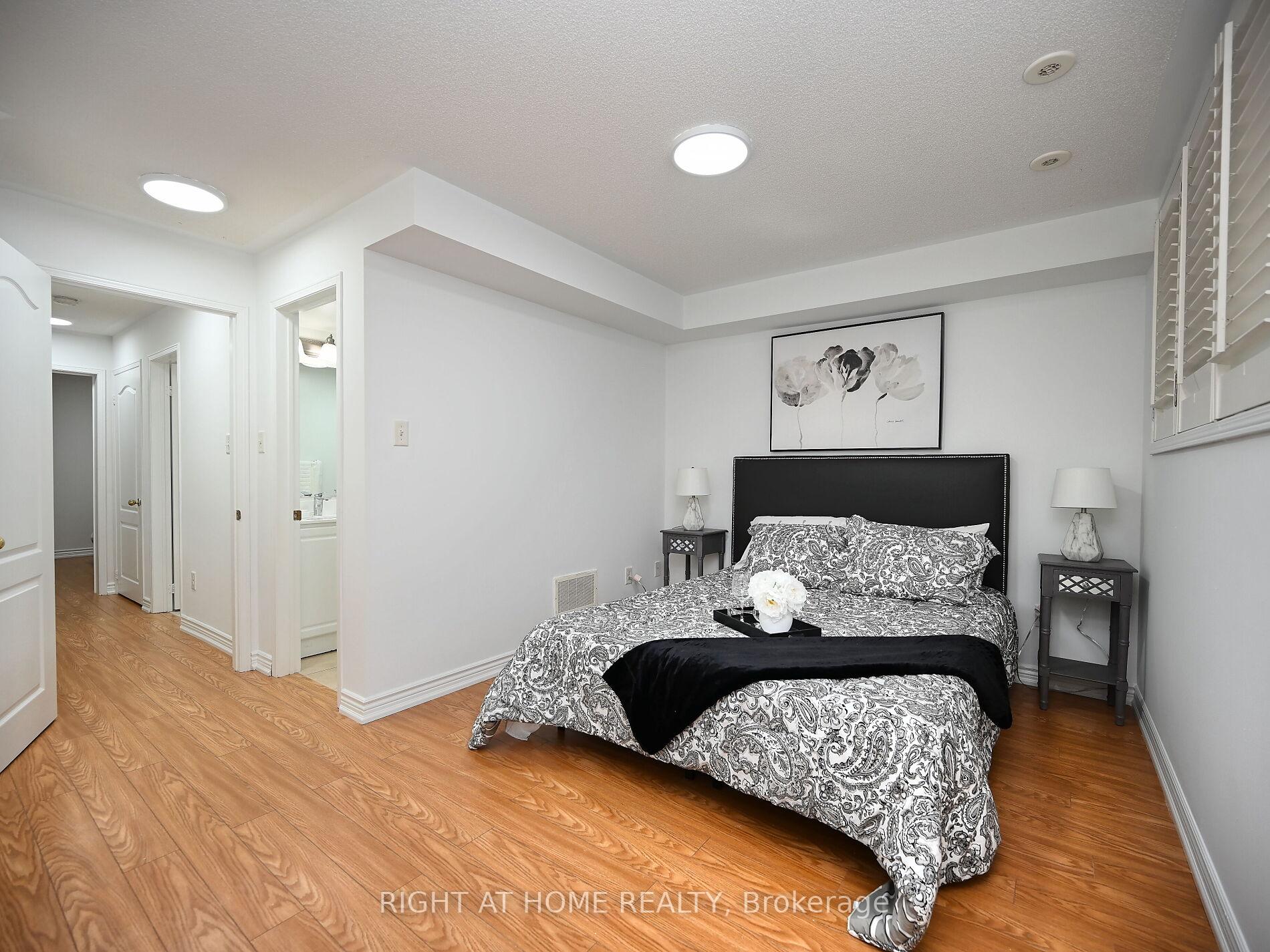 2 Bedrooms Condo at 3250 Bentley, Mississauga For sale