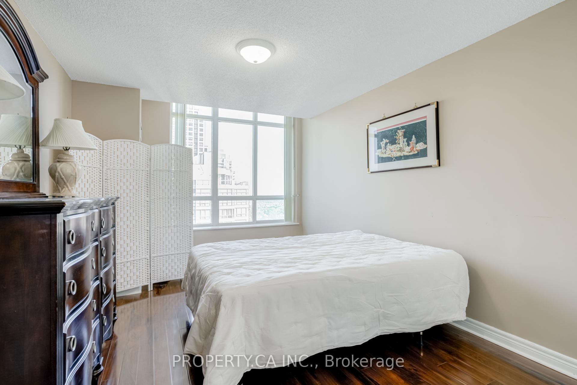 3 Bedrooms Condo at 156 Enfield, Mississauga For sale