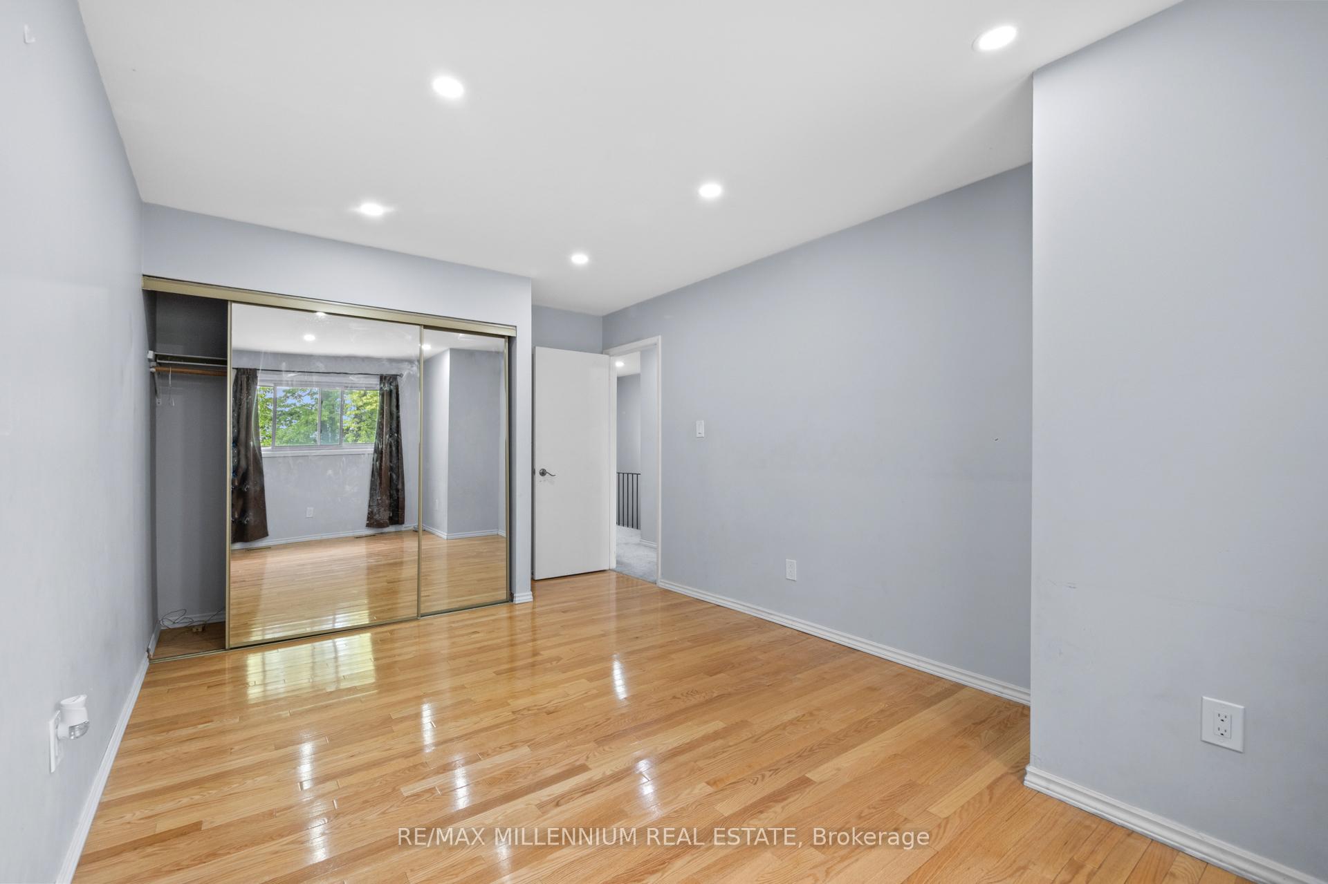4 Bedrooms Condo at 3339 Council Ring, Mississauga For sale