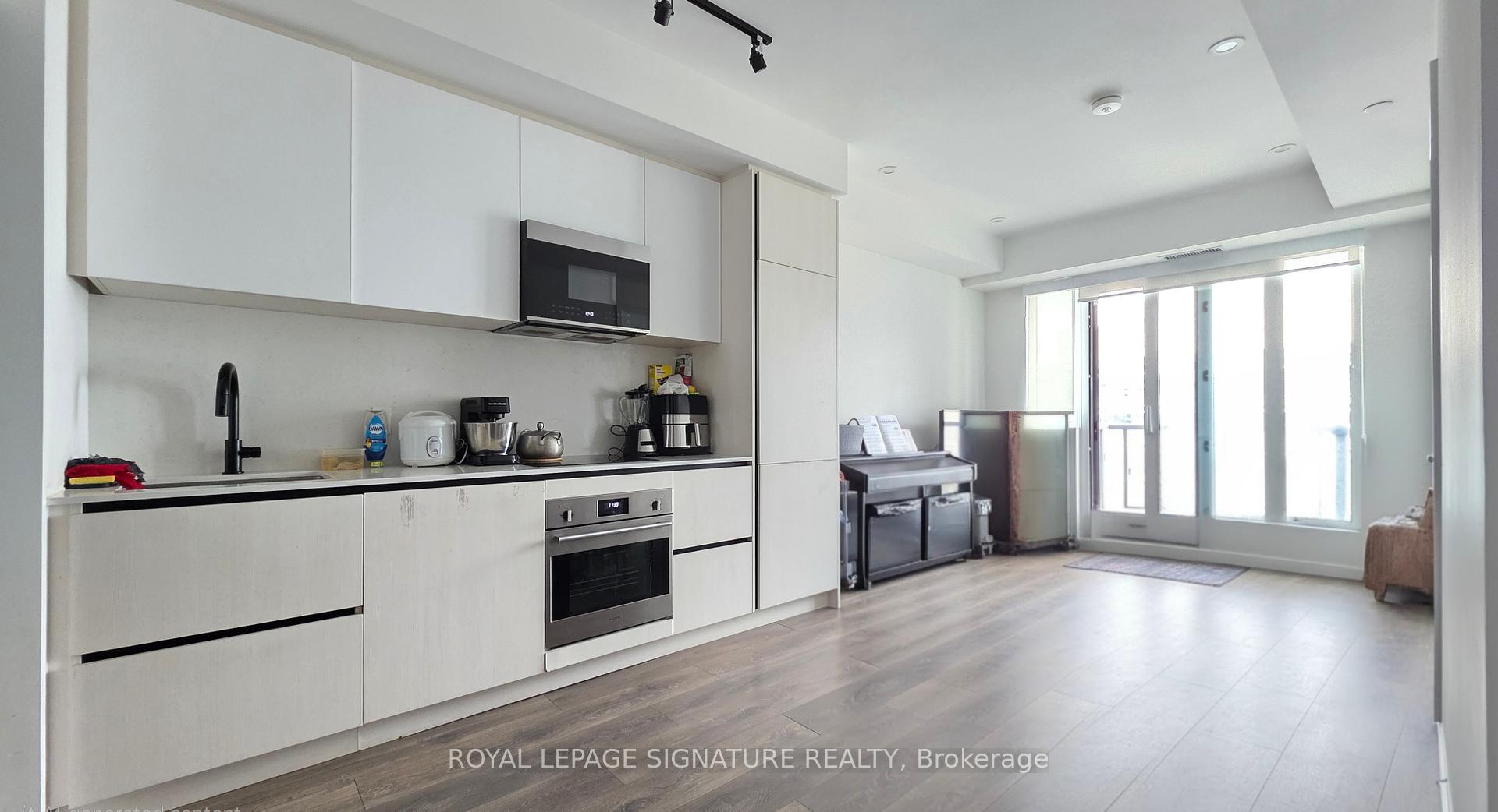 2 Bedrooms Condo at 108 Peter, Toronto For sale