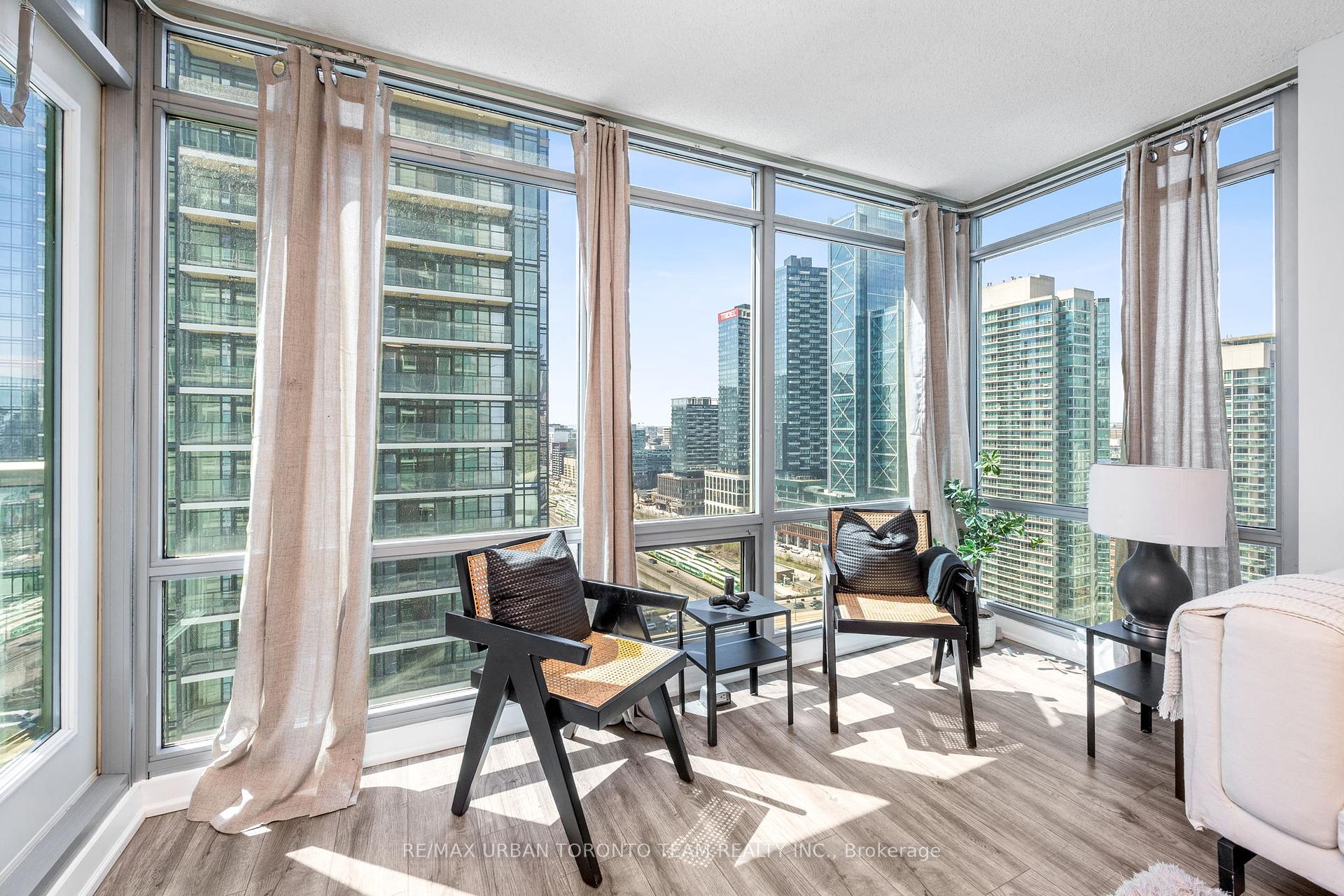 3 Bedrooms Condo at 81 Navy Wharf,  Toronto For sale