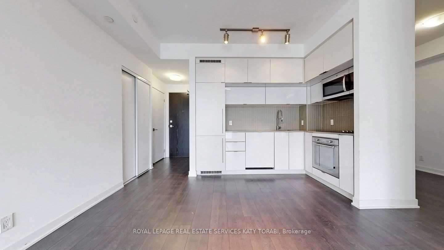 2 Bedrooms Condo at 28 Avondale, Toronto For sale