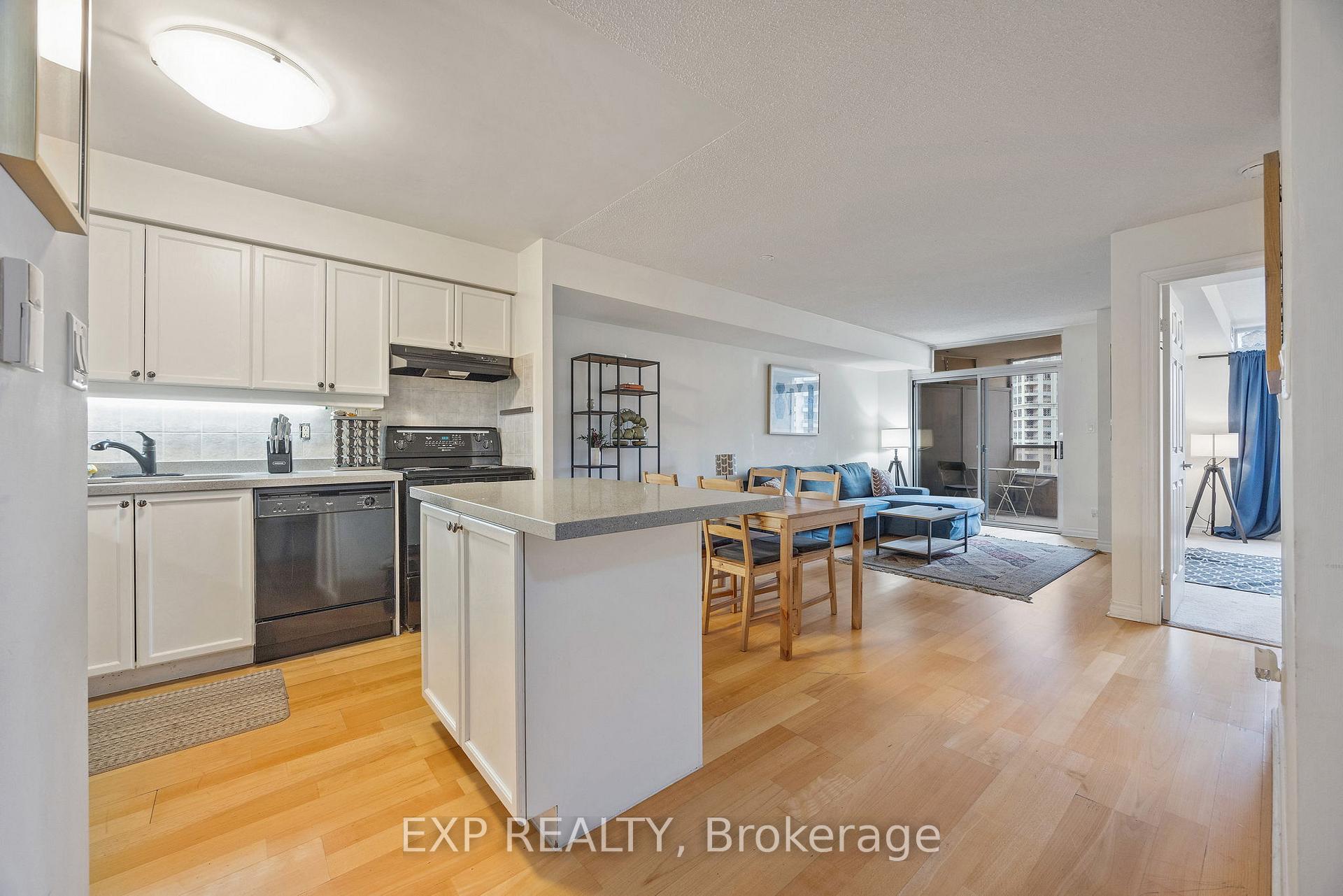 2 Bedrooms Condo at 3880 Duke Of York, Mississauga For sale