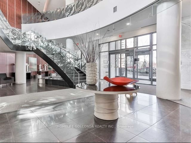 5168 Yonge