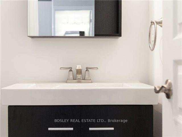 1 Bedroom Condo at 8 Scollard, Toronto For sale