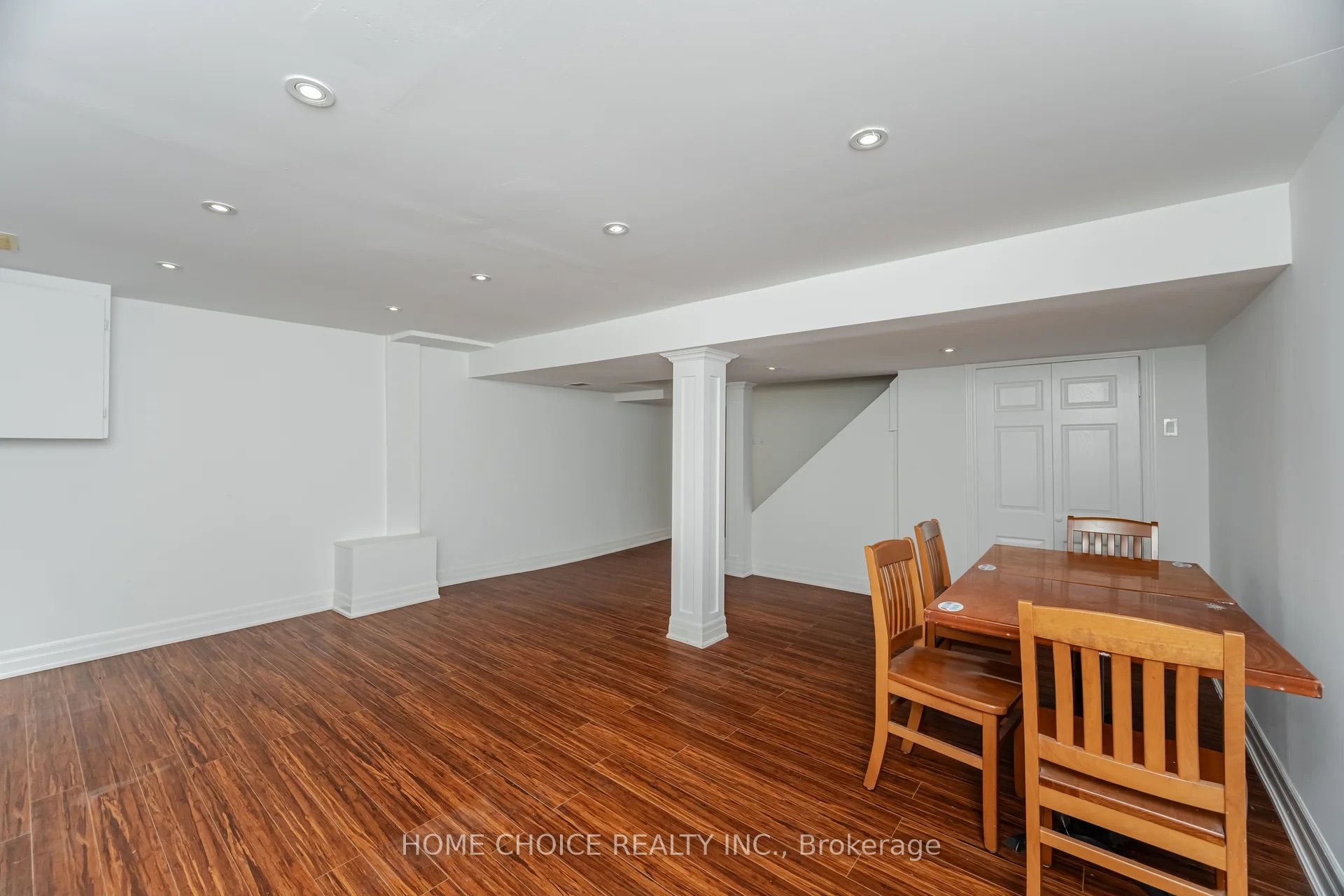 2 Hunt Club Drive