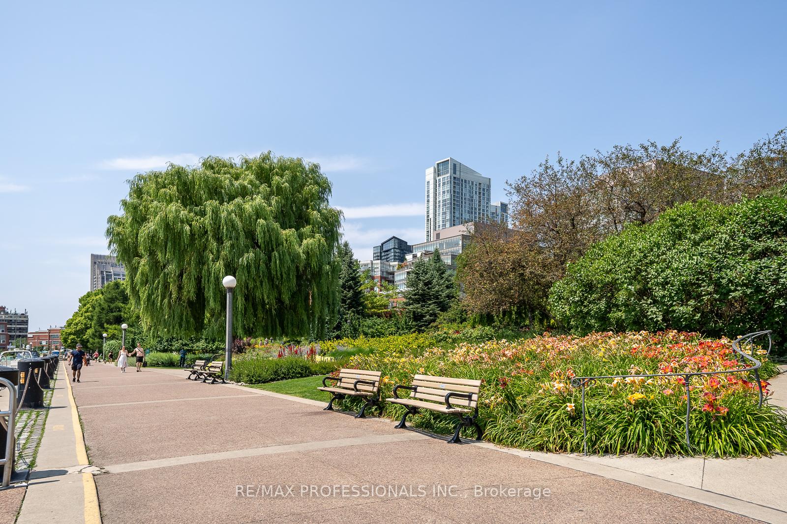3 Bedrooms Condo at 32 Stadium, Toronto For sale