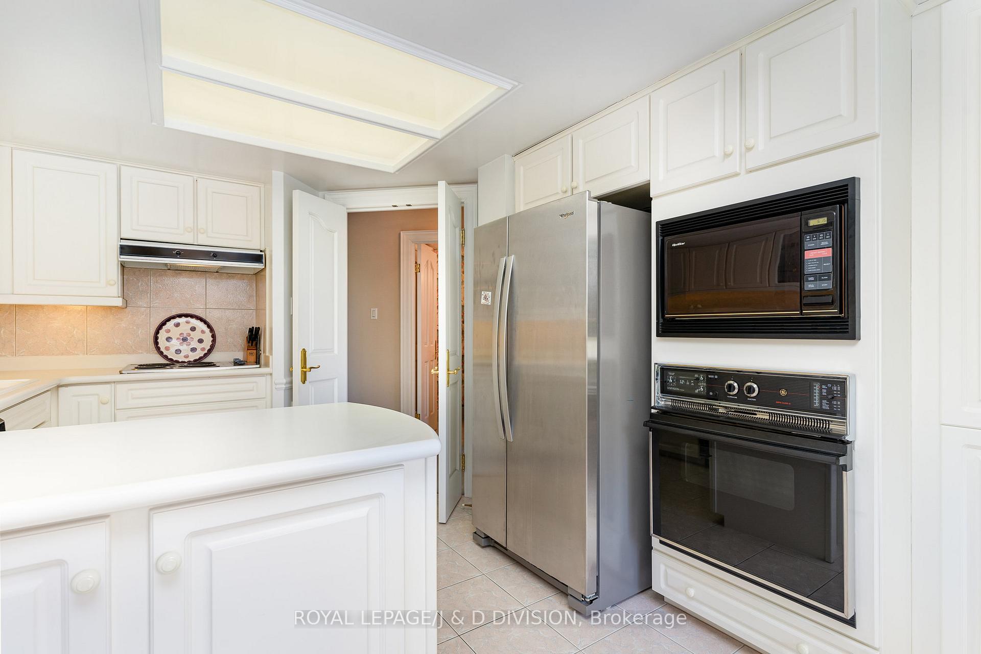 3 Bedrooms Condo at 225 The Donway, Toronto For sale