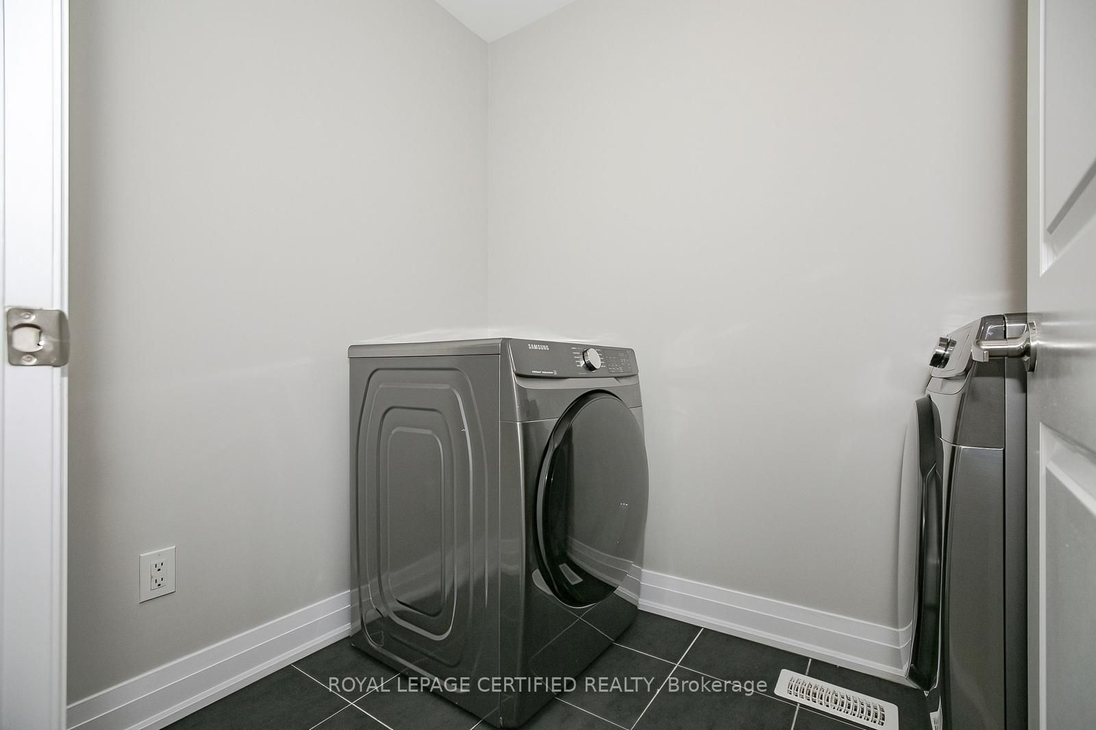 32 Dalbeattie Drive