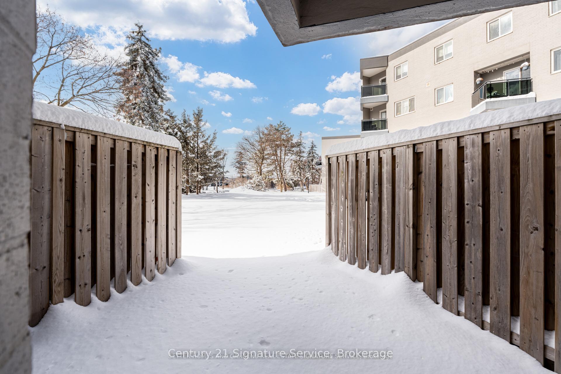 2 Bedrooms Condo at 2001 Bonnymede, Mississauga For sale