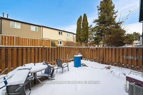 4 Bedrooms Condo at 7080 Copenhagen, Mississauga For sale
