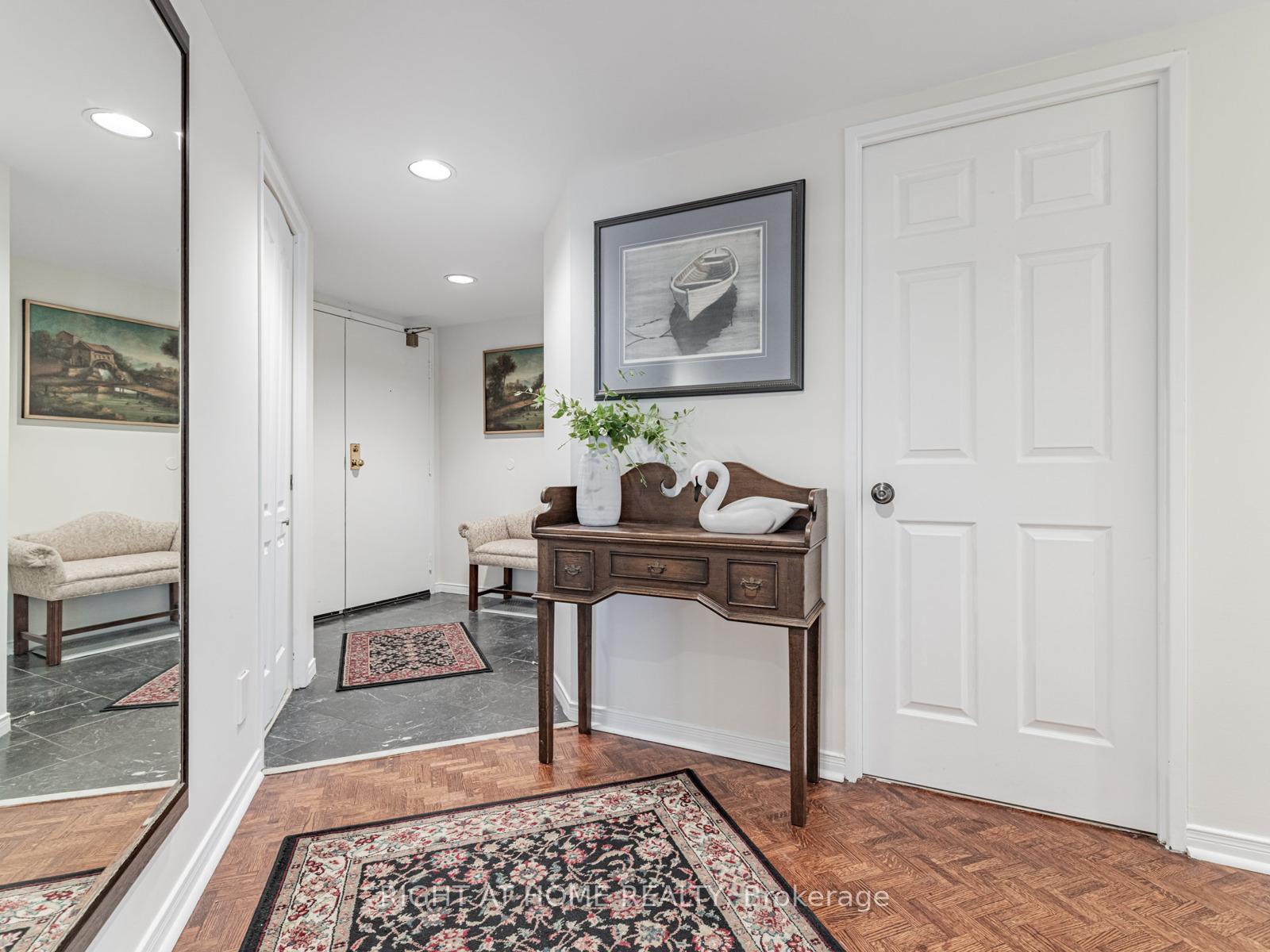 2 Bedrooms Condo at 100 Arbors, Vaughan For sale