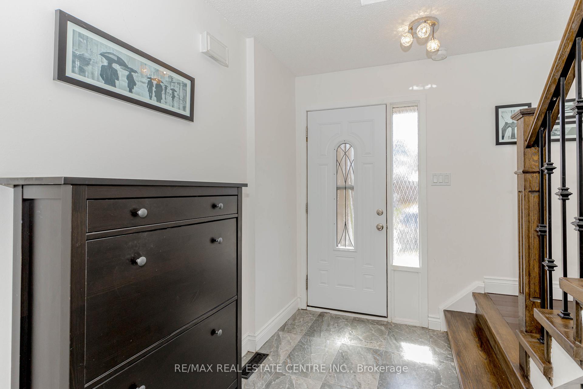 3 Bedrooms Condo at 1526 Lancaster,  Oakville For sale