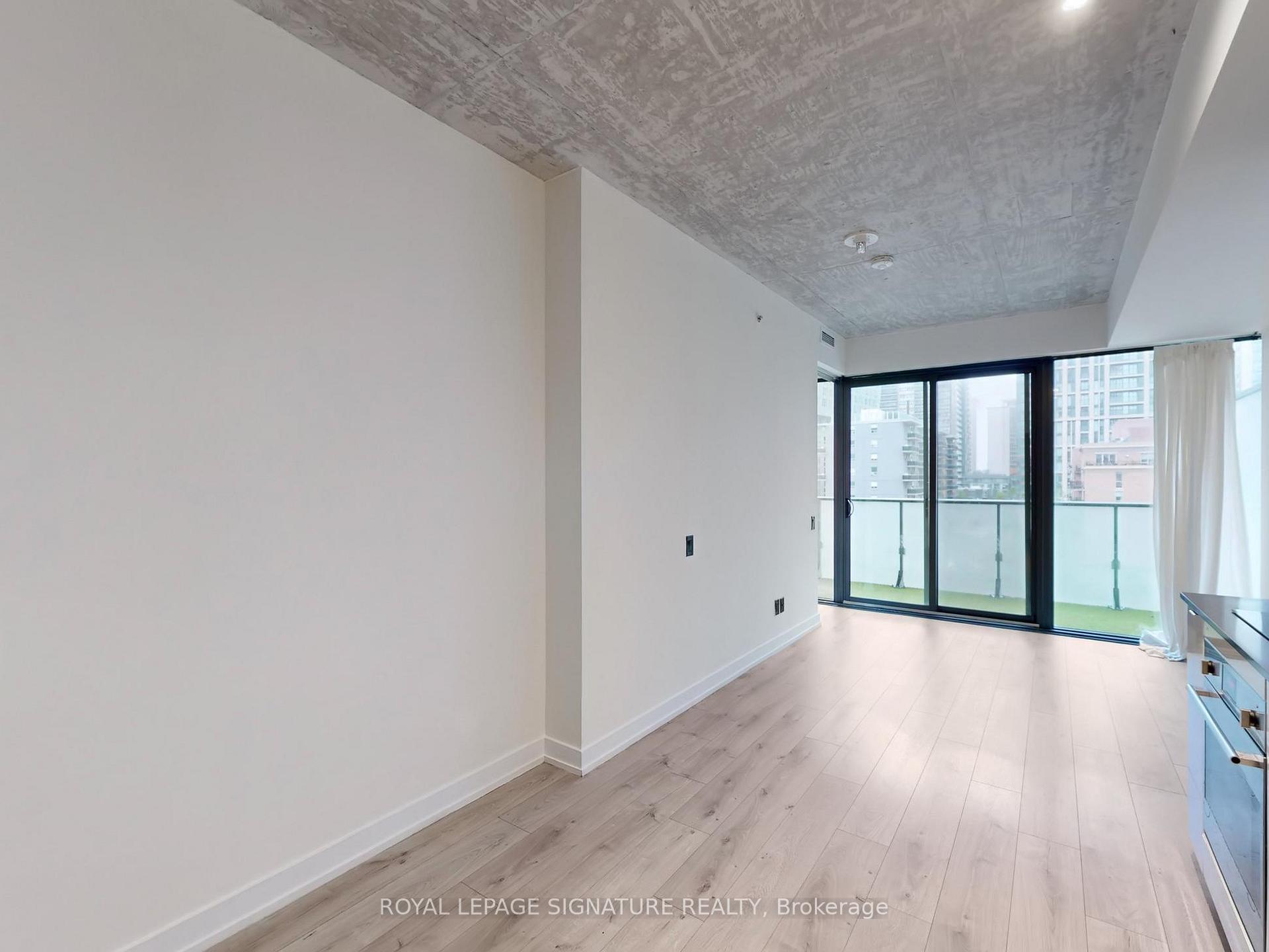 2 Bedrooms Condo at 161 Roehampton, Toronto For sale
