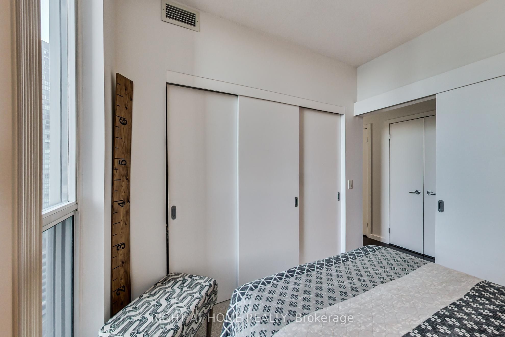 8 York Street W, #3102