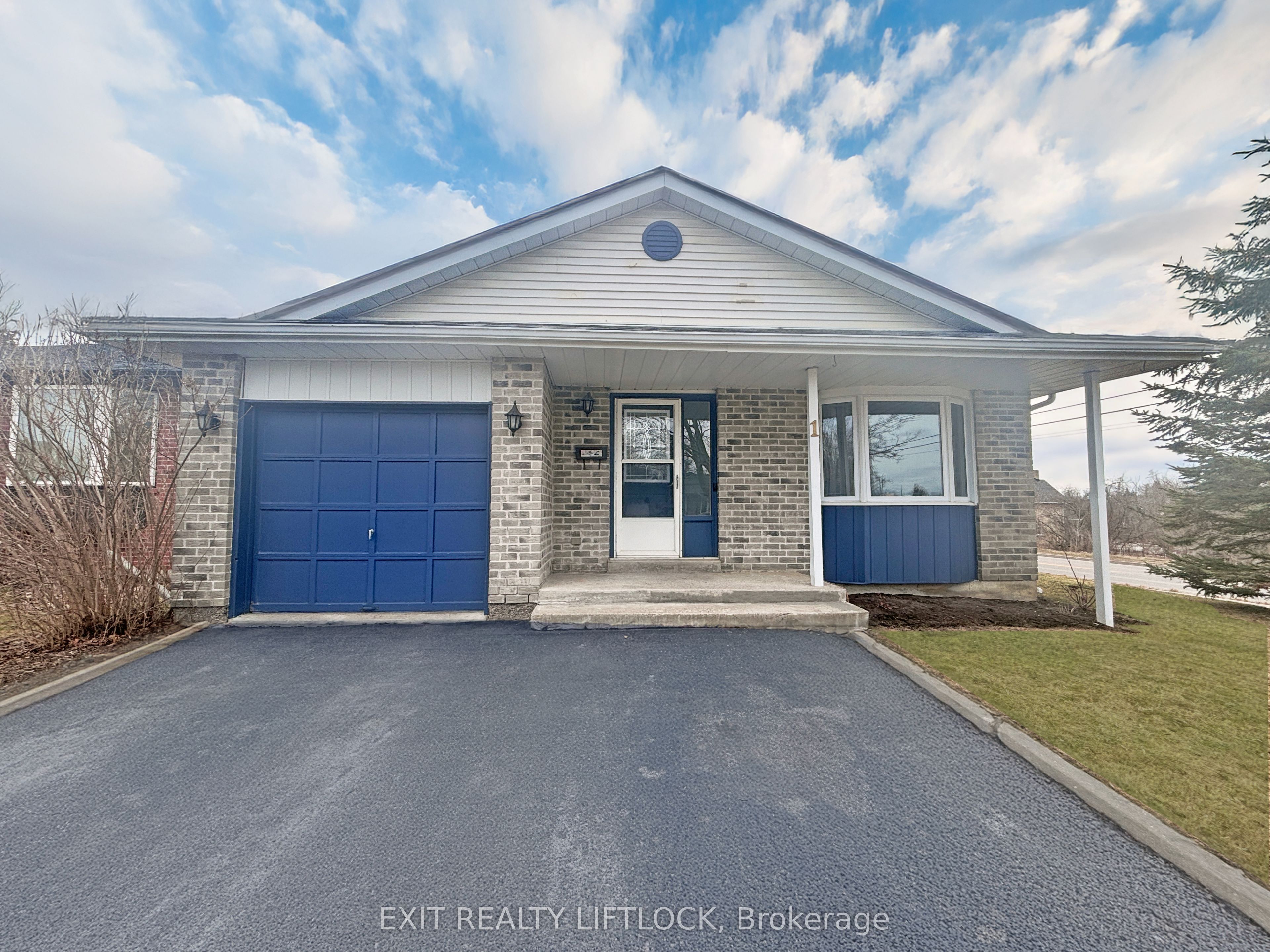 1 Brenda Court, Kawartha Lakes, ON K9V 5W2